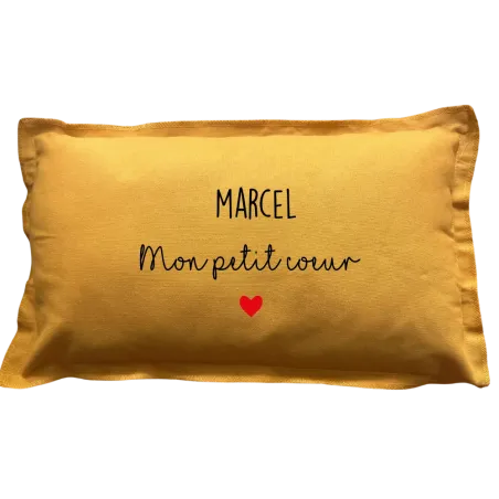 Coussin rectangulaire moutarde personnalisé : Mon petit coeur