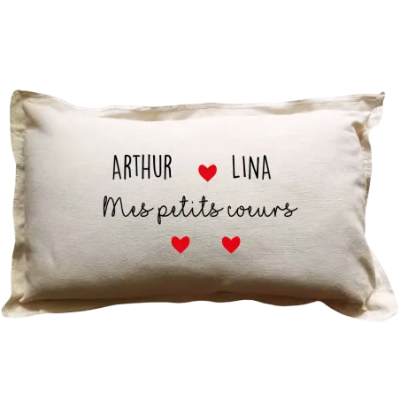 Coussin rectangulaire beige personnalisé : Mes petits coeurs