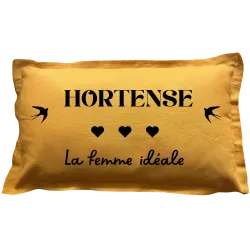 Coussin rectangulaire moutarde personnalisé mariage : La Femme idéale