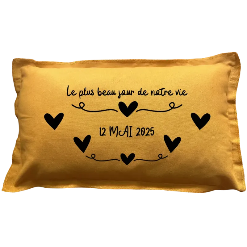 Coussin rectangulaire moutarde personnalisé mariage : Le plus beau jour de notre vie