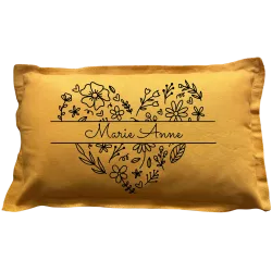 Coussin rectangulaire moutarde personnalisé : Prénom Cœur