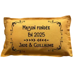 Coussin rectangulaire moutarde personnalisé mariage : Maison fondée en ...