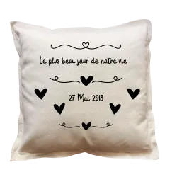 Coussin carré beige personnalisé mariage : Le plus beau jour de notre vie