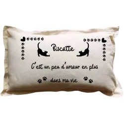 Coussin rectangulaire beige personnalisé animaux : Chat : C’est un peu d’amour en plus dans ma vie