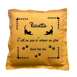 Coussin carré moutarde personnalisé Chat : C’est un peu d’amour en plus dans ma vie