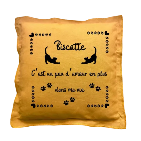 Coussin carré moutarde personnalisé Chat : C’est un peu d’amour en plus dans ma vie