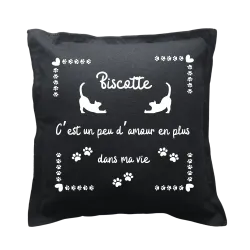 Coussin carré noir personnalisé Chat : C’est un peu d’amour en plus dans ma vie