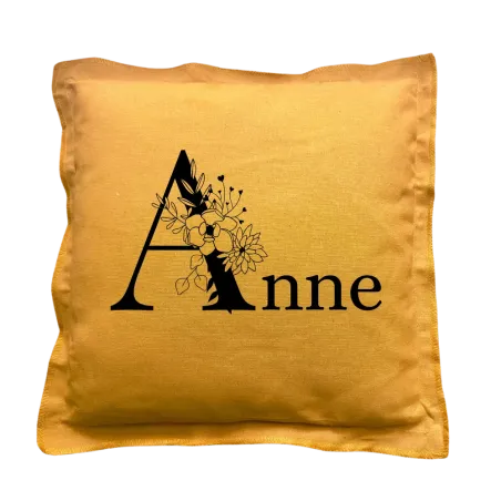 Coussin carré moutarde personnalisé : Lettre fleurie prénom