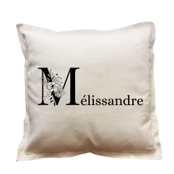 Coussin carré beige personnalisé : Lettre fleurie prénom