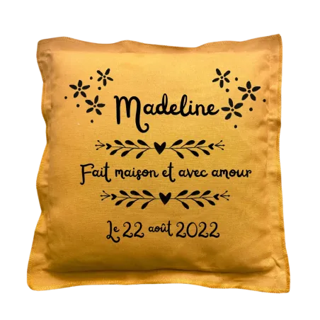 Coussin carré moutarde personnalisé naissance : Fait maison avec amour