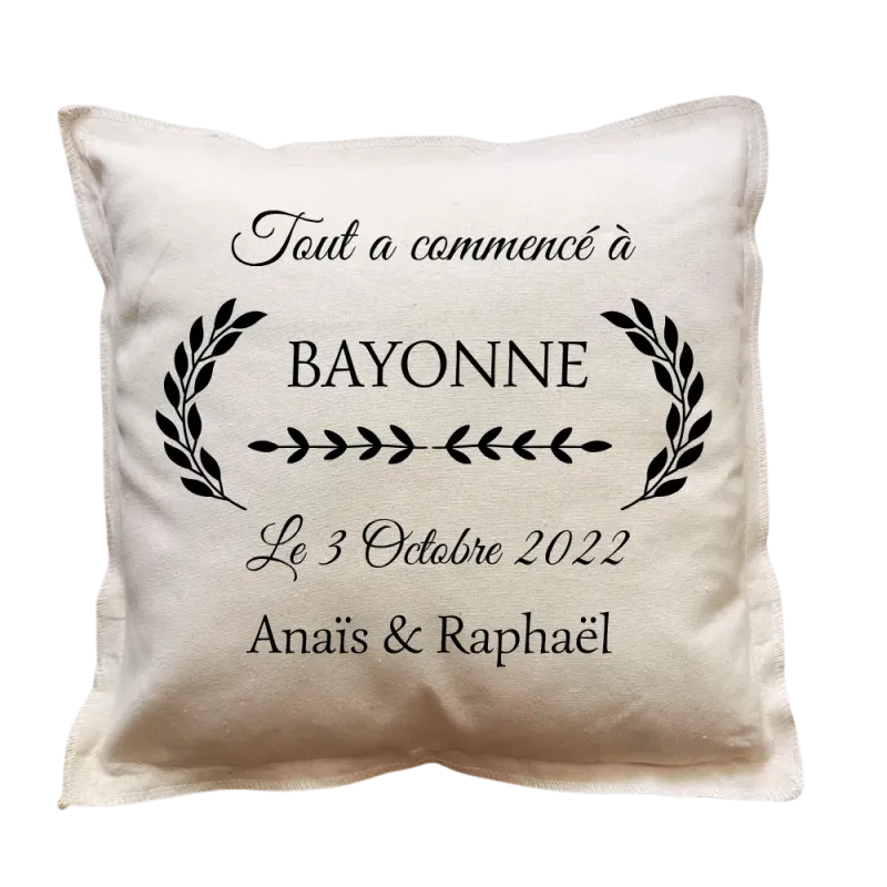 Coussin carré beige personnalisé mariage : Tout a commencé à ...