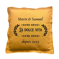Coussin carré moutarde personnalisé mariage : La dolce vita