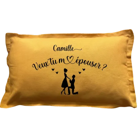 Coussin rectangulaire moutarde personnalisé mariage : Veux tu m'épouser ?