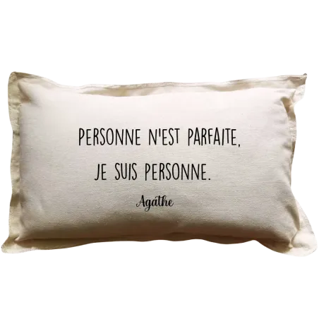 Coussin à message rectangulaire beige à personnaliser : Personne n'est parfait(e), je suis Personne