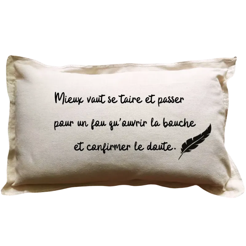 Coussin à message rectangulaire noir : Mieux vaut se taire et passer pour un(e) fou (folle) qu'ouvrir la bouche ...