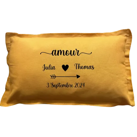 Coussin rectangulaire moutarde personnalisé Amour