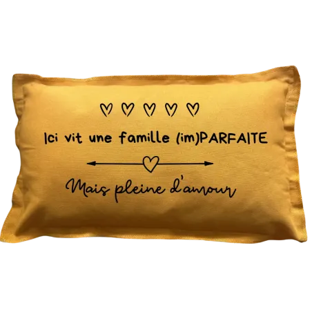 Coussin à message moutarde rectangulaire : Famille (im)PARFAITE